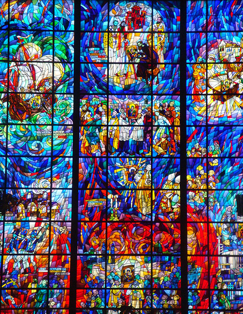 Vitral con la historia de la imagen.